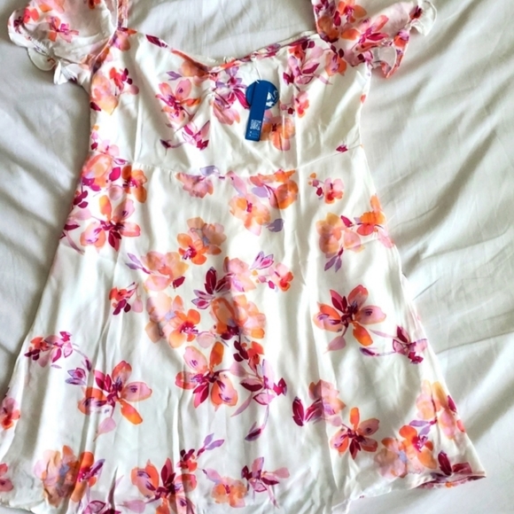 White summer floral Puffed Sleeve mini dress - Picture 3 of 3